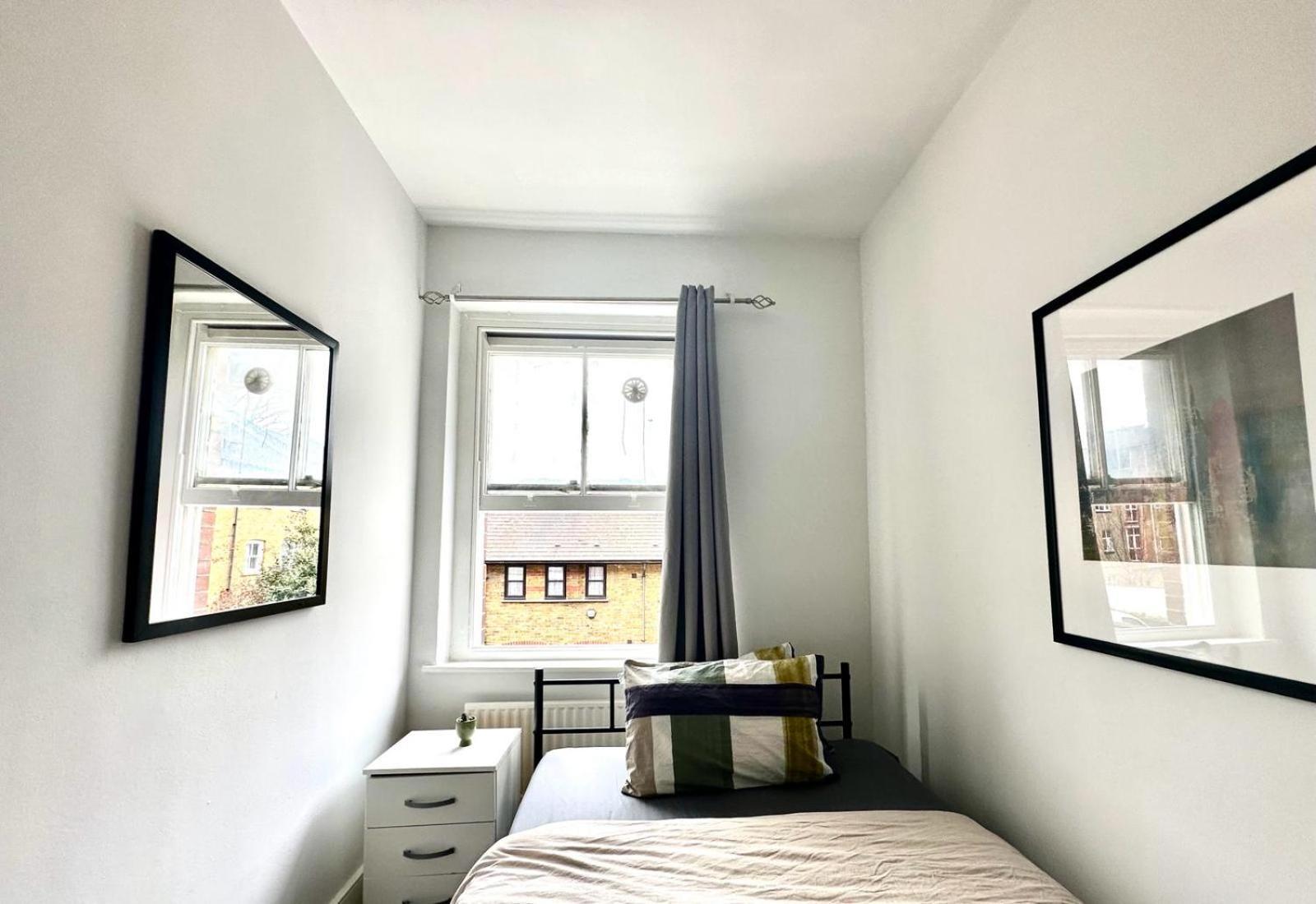 Whitechapel Station Rooms London Kültér fotó